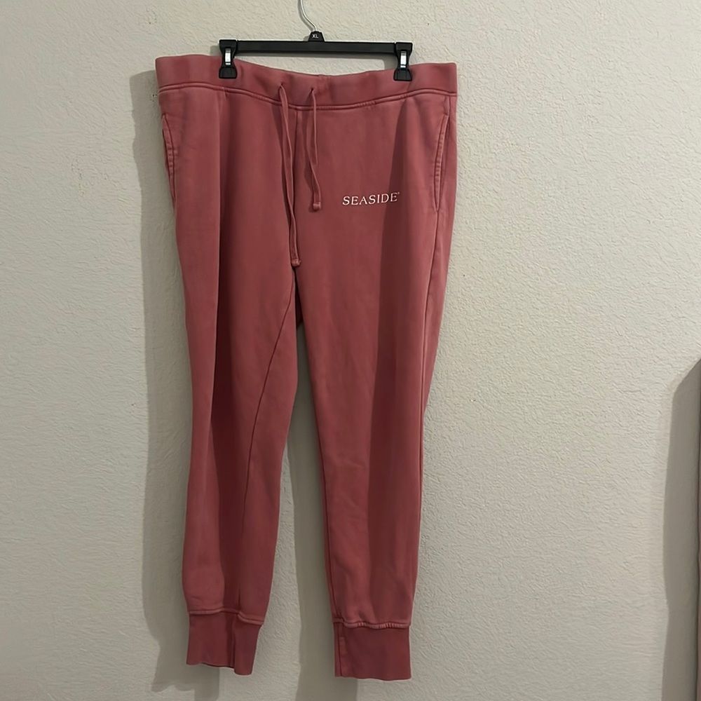 Trendy Seaside mauve washed material joggers no flaws size L very cozy